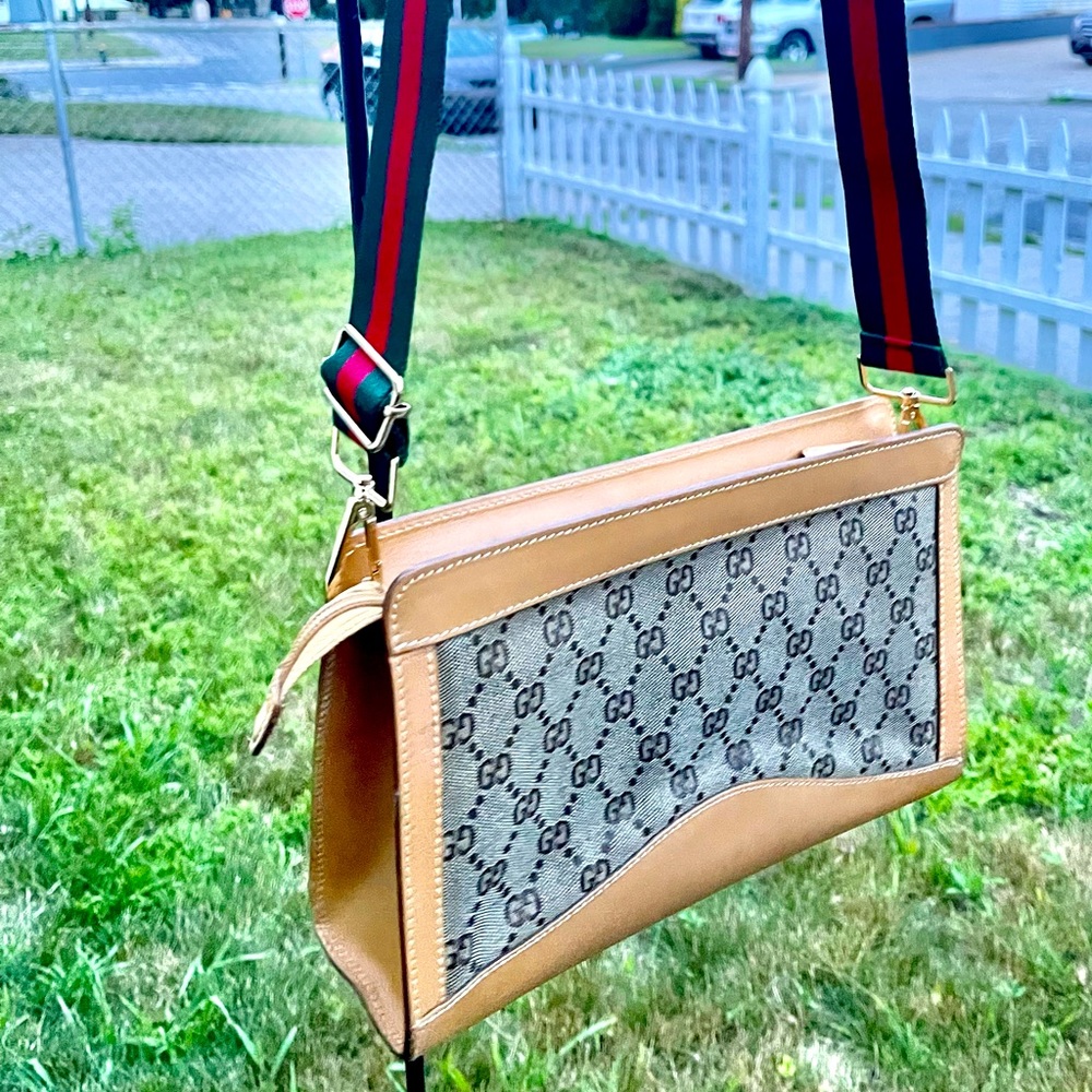 Gucci pouch green gg canvas with light brown leather